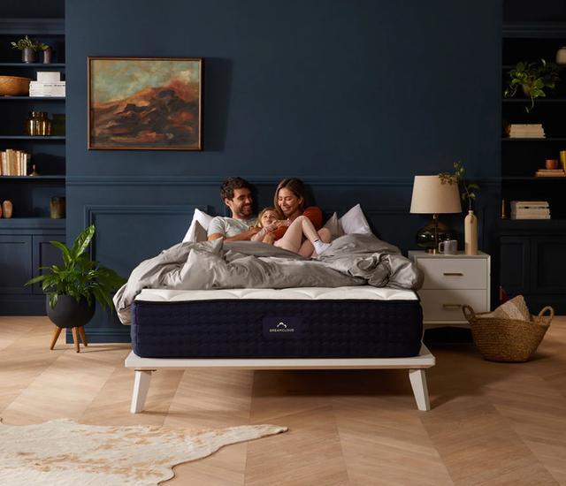 Dreamcloud luxury hybrid mattress image on Mattress Zone UK